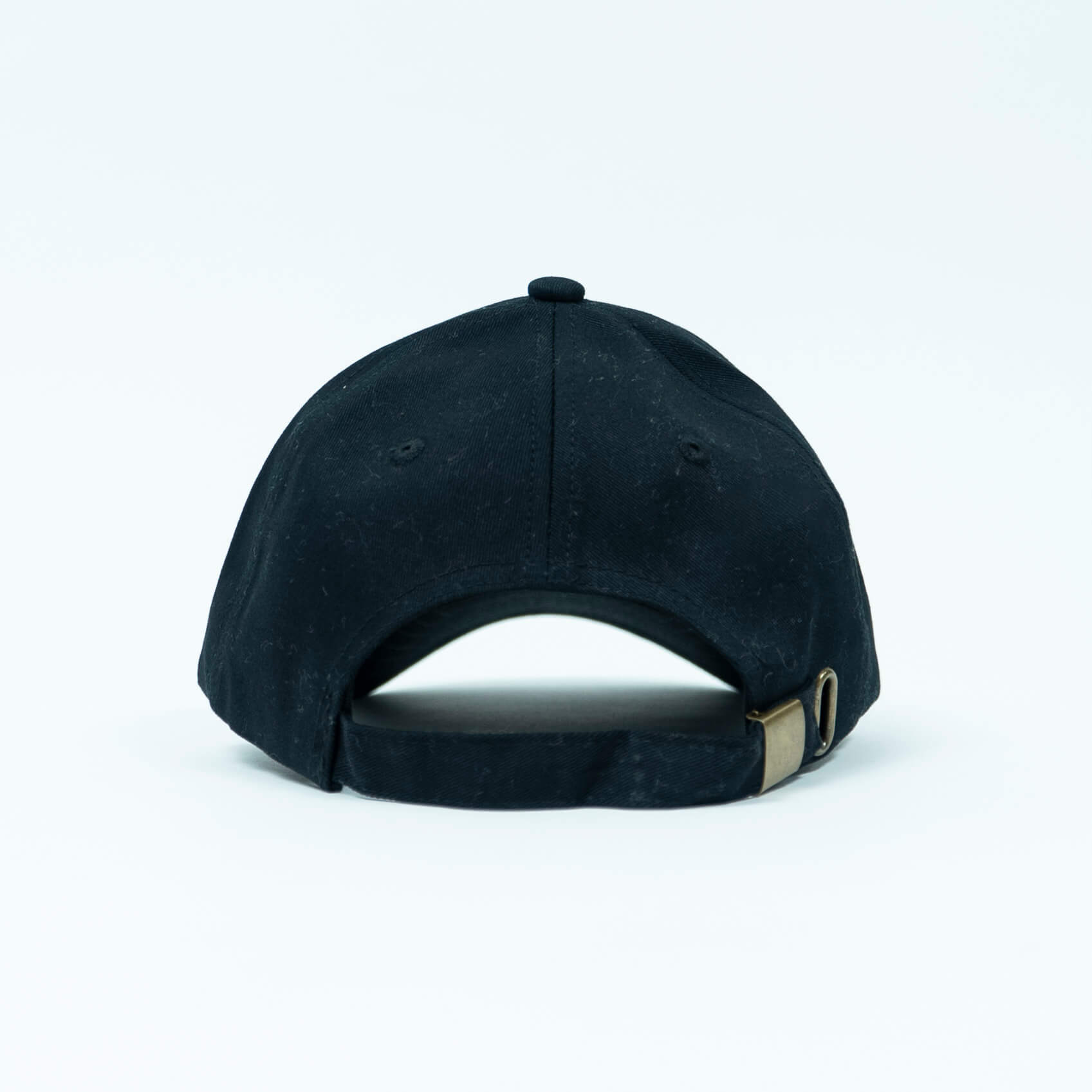 Casquette_Noire avec_Motif_Minimaliste_Bleu_3